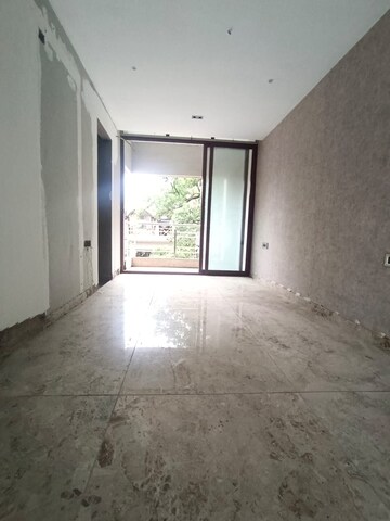 Room in 4 BHK Apartment at New Alipore – for Sale