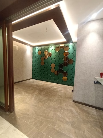 Room in 4 BHK Apartment at New Alipore – for Sale