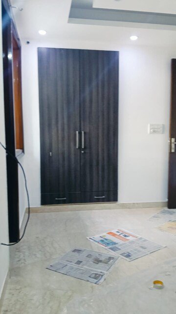 Room in 3 BHK Builder Floor at South Delhi – for Rent