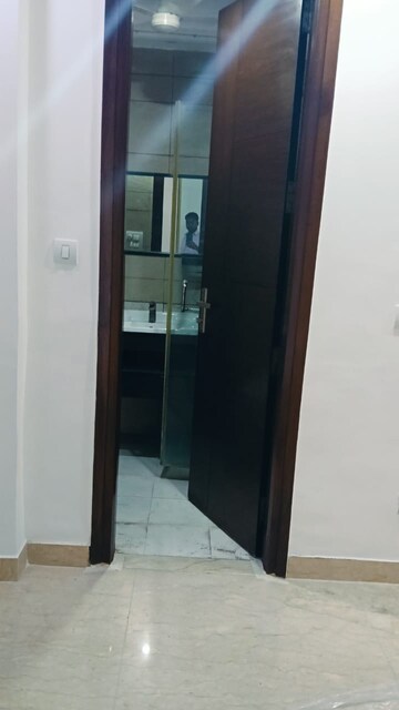Building Lobby in 3 BHK Builder Floor at South Delhi – for Rent