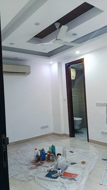 Building Lobby in 3 BHK Builder Floor at South Delhi – for Rent