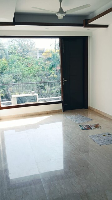Room in 3 BHK Builder Floor at South Delhi – for Rent