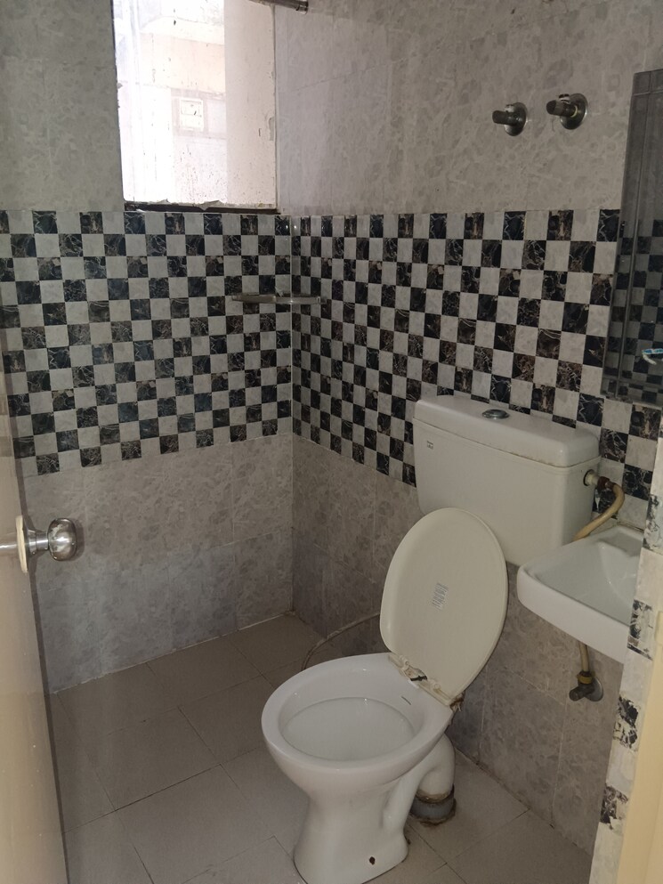 Bathroom, signature-global-synera 2 Bedroom 735 Sq.Ft. Apartment In Sector 81 Gurgaon 8959824