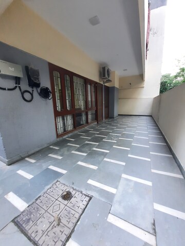 Balcony in 3 BHK Builder Floor at Boutique Residential Apartments G-88, Saket – for Rent