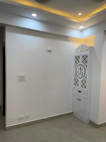 Room in 3 BHK Apartment at Keltech Golf Greens, Dundahera – for Rent