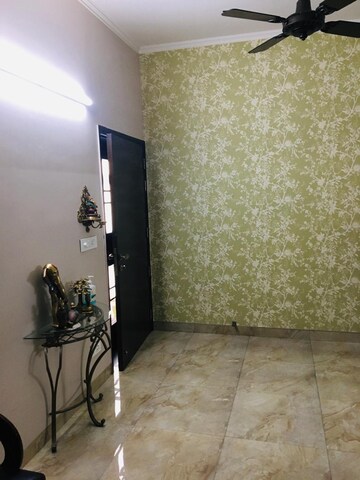 Room in 3 BHK Apartment at Anupam Apartments CGHS, Shahdara – for Rent