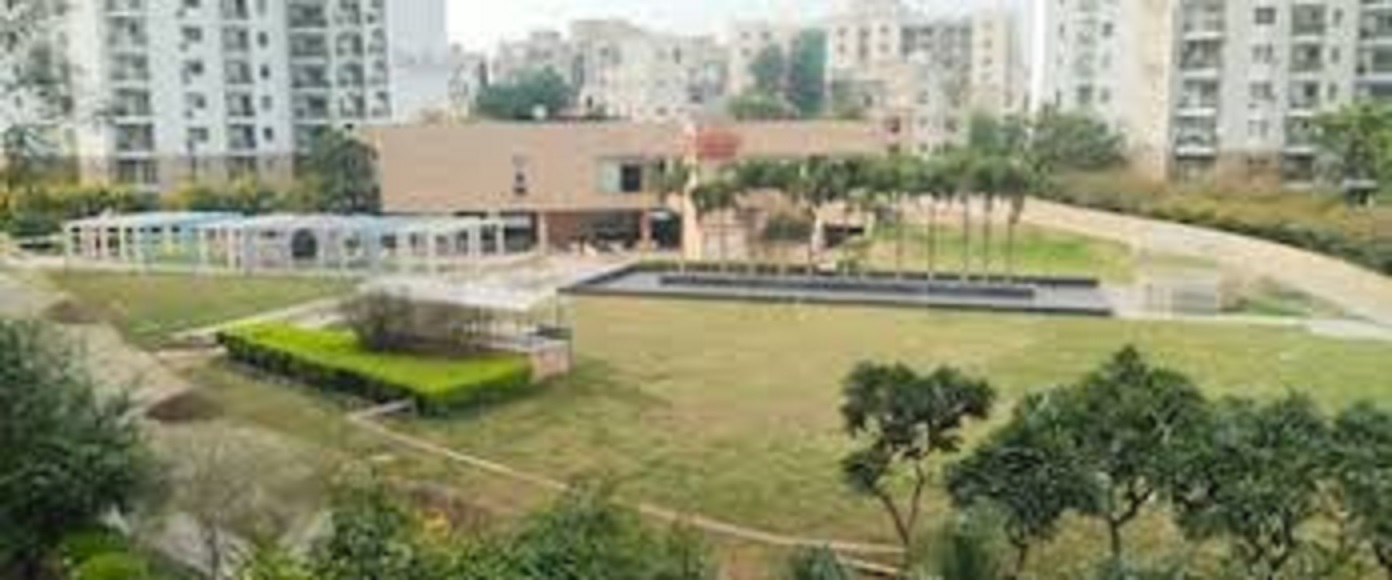3 BHK + Servant Room Apartment For Rent in Unitech Uniworld Gardens