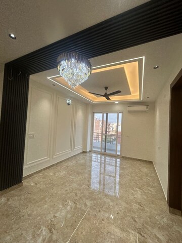 Building Lobby in 3 BHK Apartment at Unitech Uniworld Gardens, Sector 47 – for Rent
