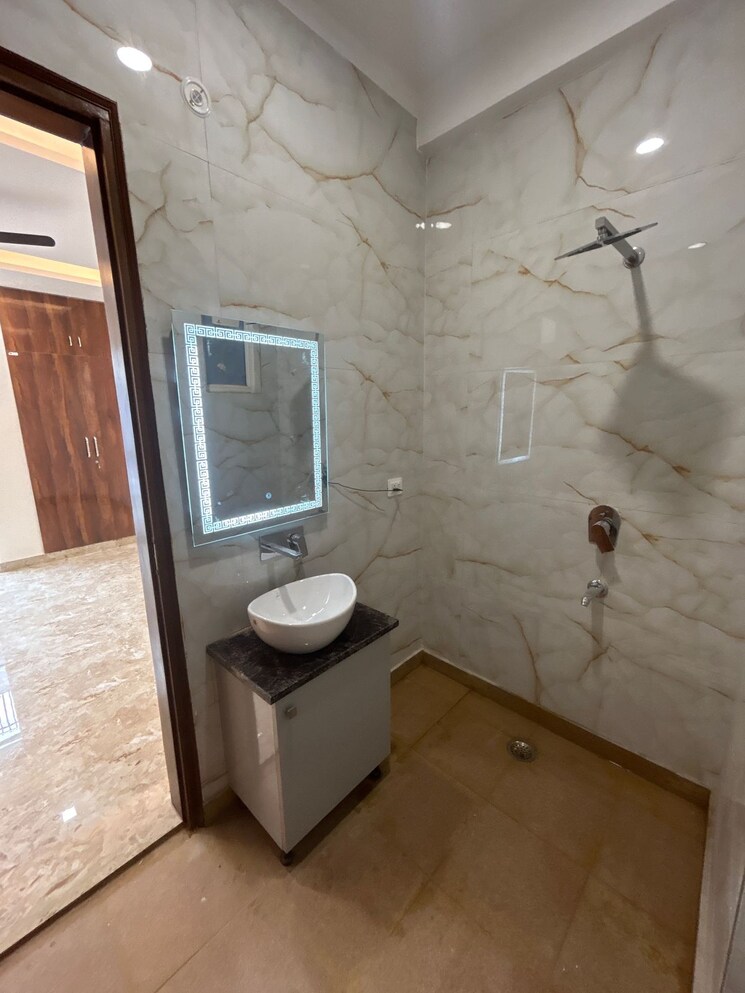 Bathroom, unitech-uniworld-gardens 3 Bedroom 2027 Sq.Ft. Apartment In Sector 47 Gurgaon 8959877
