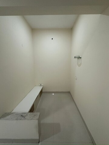 Room in 3 BHK Apartment at Pioneer Park Phase 1, Sector 61 – for Rent