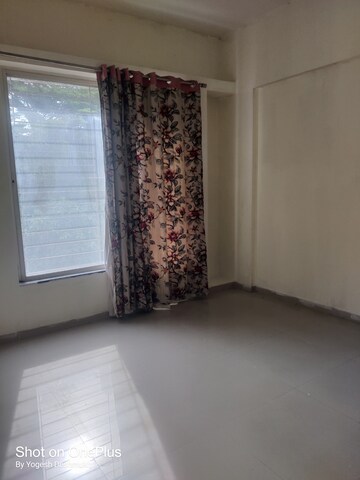 Room in 2.5 BHK Apartment at Pate West Coast Park, Shivane – for Rent
