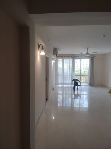 Room in 4 BHK Apartment at DLF Westend Heights, Sector 53 – for Rent