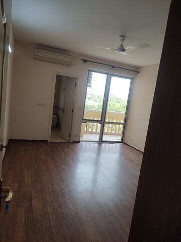 Room in 4 BHK Apartment at DLF Westend Heights, Sector 53 – for Rent
