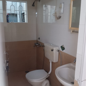 Bathroom in 1.5 BHK Apartment at Rwa Jalvayu Vihar Noida, Sector 25 – for Rent