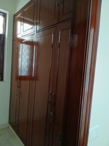 Furnished Amenities in 6 BHK Villa at DLF Atria, Dlf Phase ii – for Rent