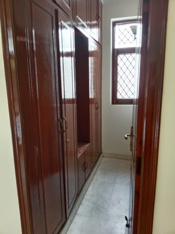 Building Lobby in 6 BHK Villa at DLF Atria, Dlf Phase ii – for Rent