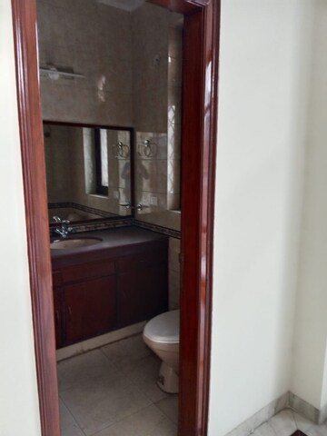 Room in 6 BHK Villa at DLF Atria, Dlf Phase ii – for Rent