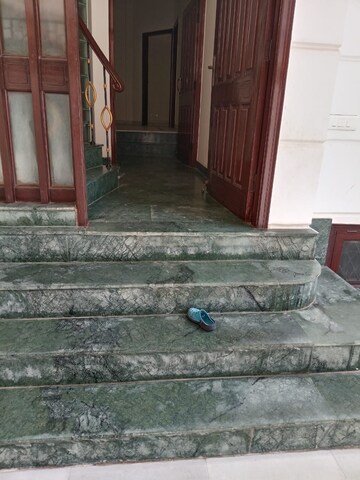 Bathroom in 6 BHK Villa at DLF Atria, Dlf Phase ii – for Rent