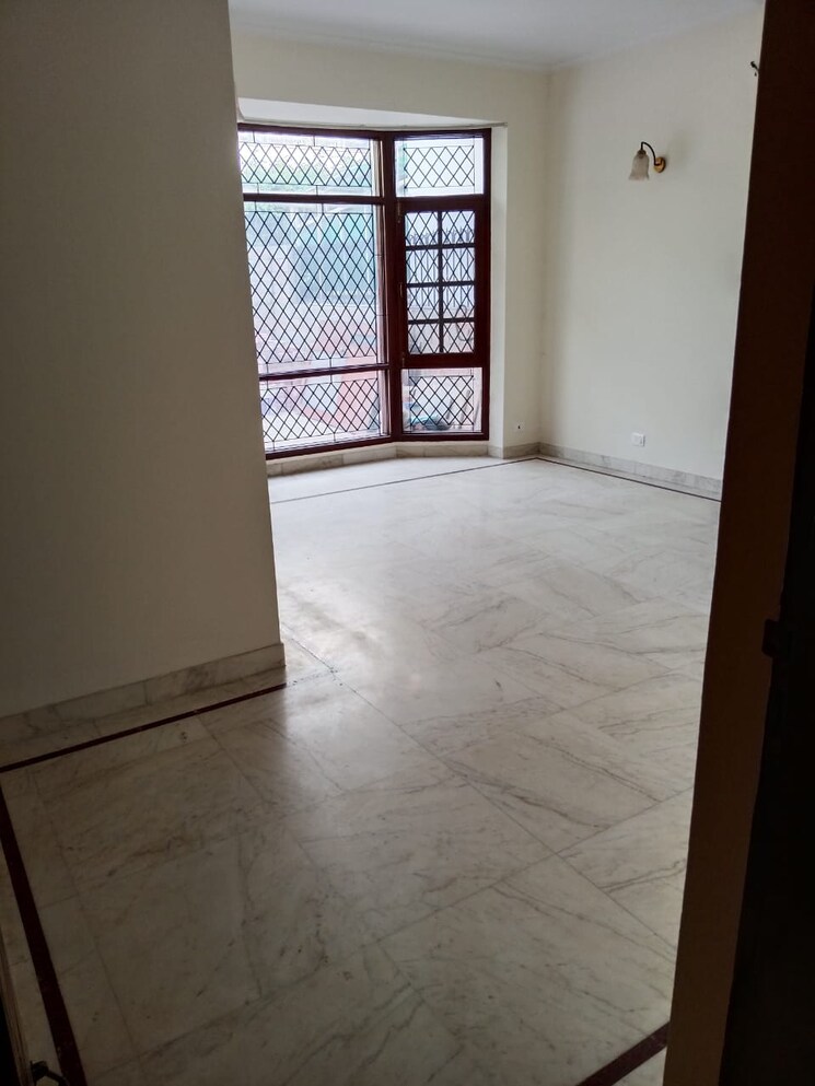 Room, dlf-atria 6 Bedroom 500 Sq.Ft. Villa In Dlf Phase ii Gurgaon 8960021