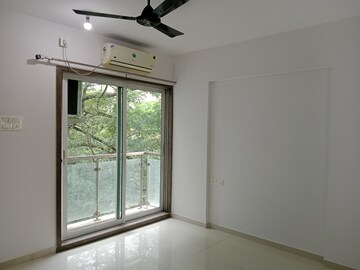 Room in 3 BHK Apartment at Nexus Hyde Park Residency, Manpada – for Rent