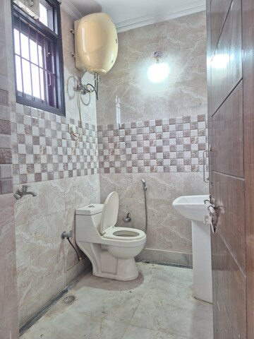Bathroom in 1.5 BHK Apartment at Palm Residency Chhatarpur, Chattarpur – for Rent