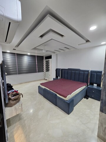 Team Area in 4 BHK Apartment at DLF Atria, Dlf Phase ii – for Sale