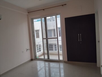 Room in 3 BHK Apartment at Orchid Island, Sector 51 – for Rent