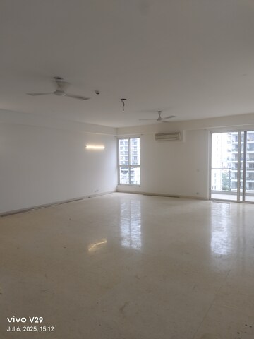 3 BHK Apartment For Rent in Pioneer Park Presidia, Sector 62