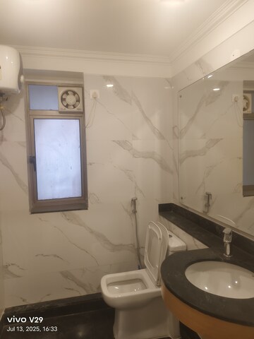 Team Area in 4 BHK Apartment at Central Park I, Sector 42 – for Rent