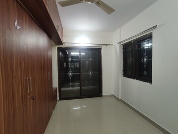 Room in 2 BHK Apartment at Whitestone Landmark, Kr Puram – for Rent