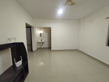 Room in 2 BHK Apartment at Whitestone Landmark, Kr Puram – for Rent