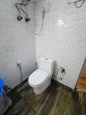 Bathroom in 1.5 BHK Builder Floor at Ashok Nagar – for Rent