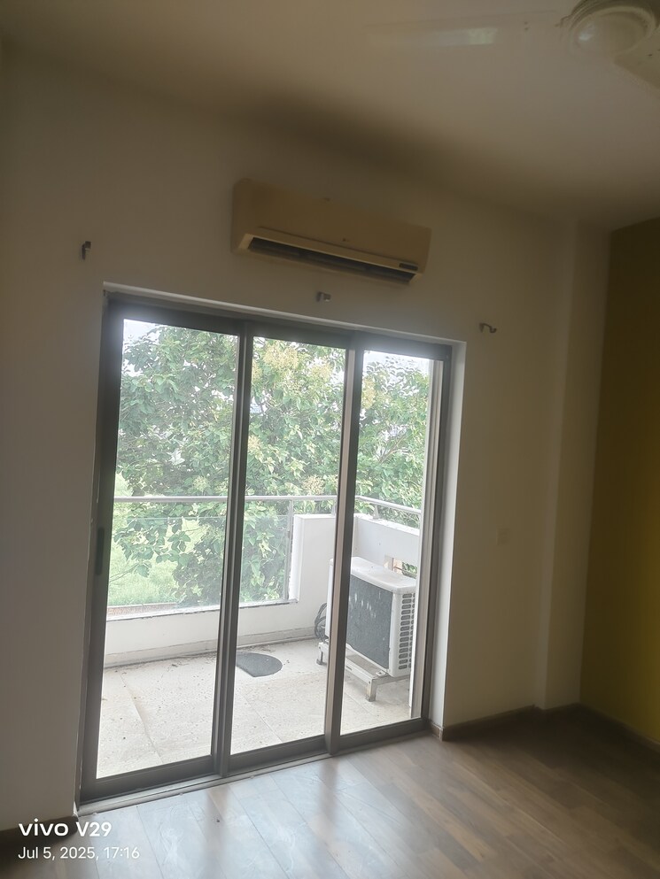 Room, emaar-the-palm-drive-the-premier-terraces 4 Bedroom 4050 Sq.Ft. Penthouse In Sector 66 Gurgaon 8960372