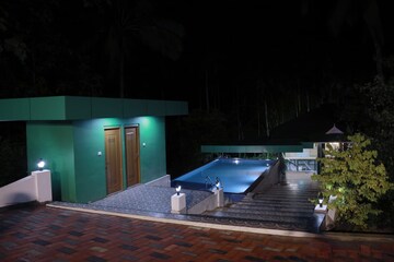 Swimming Pool in 6+ BHK Independent House at Wadakkanchery – for Sale