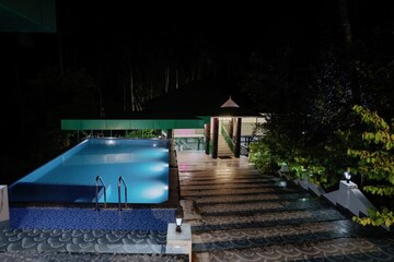 Swimming Pool in 6+ BHK Independent House at Wadakkanchery – for Sale