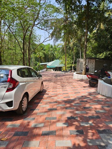 Parking in 6+ BHK Independent House at Wadakkanchery – for Sale