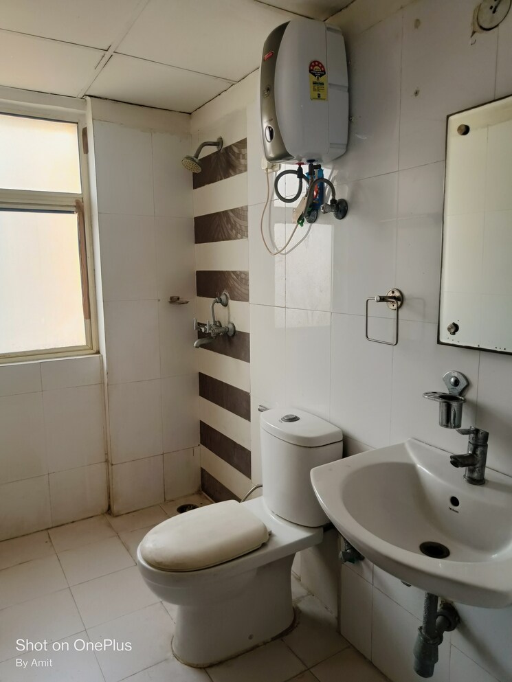Bathroom, amrapali-eden-park 4 Bedroom 2450 Sq.Ft. Apartment In Sector 50 Noida 8937766
