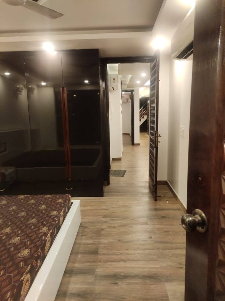  Parking, saket 3 Bedroom 1500 Sq.Ft. Builder Floor In Saket Delhi 8960435