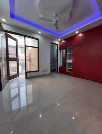 Room in 2 BHK Apartment at Saket – for Rent