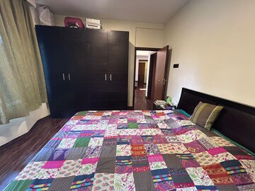 Bedroom in 3 BHK Apartment at Malabar Hill – for Rent