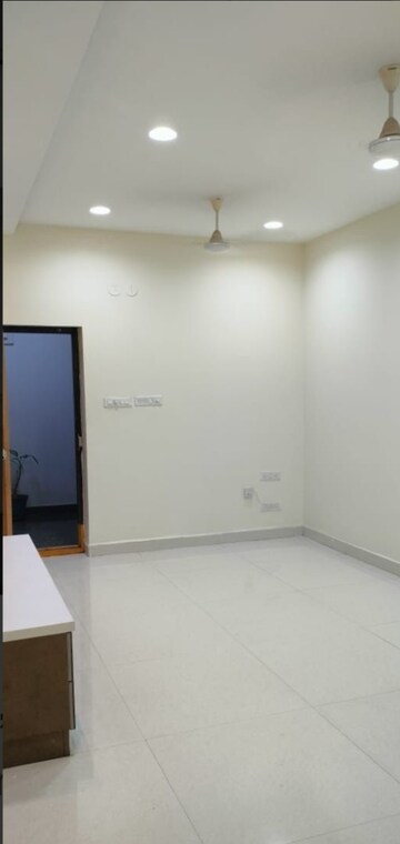 Room in 3 BHK Apartment at SSC The Lawnz, Kokapet – for Rent