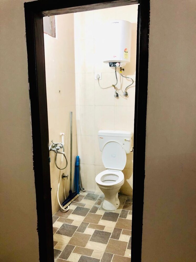 Bathroom, new friends colony 1 RK 500 Sq.Ft. Apartment In New Friends Colony Delhi 8960501
