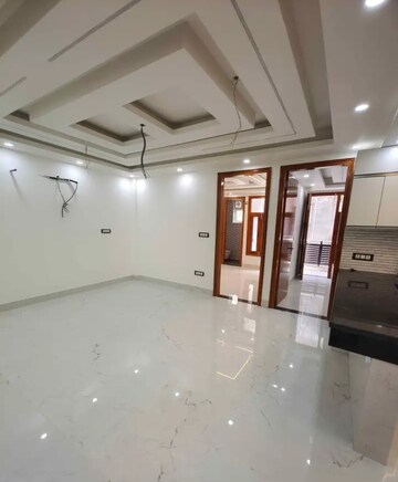Room in 3 BHK Builder Floor at Saket – for Rent