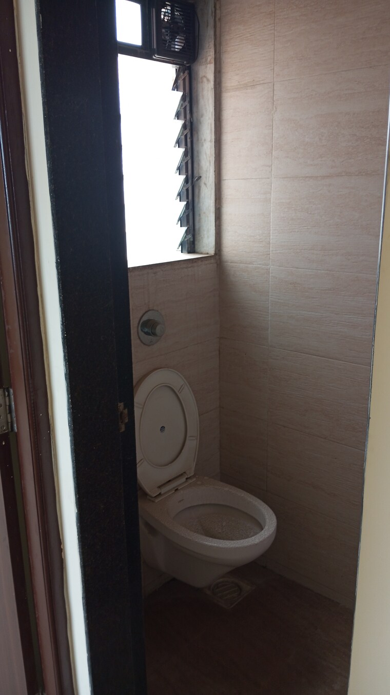 Bathroom, raunak-unnathi-woods-phase-7-a-and-b 1 Bedroom 416 Sq.Ft. Apartment In Ghodbunder Road Thane 8960492