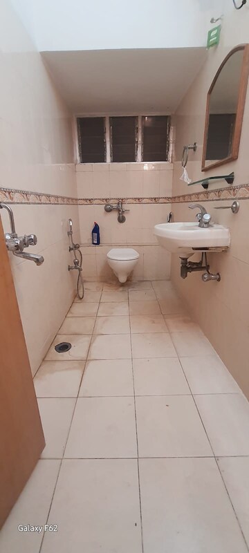 Bathroom in 5 BHK Independent House at Ramdaspeth – for Rent