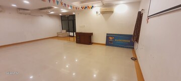 Room in 5 BHK Independent House at Ramdaspeth – for Rent
