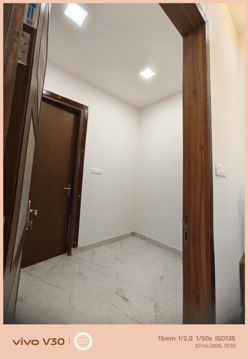 Room in 2 BHK Independent House at Gomti Nagar – for Rent