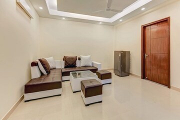 Living Room in 2 BHK Builder Floor at Palm Residency Chhatarpur, Chattarpur – for Rent