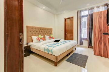 Bedroom in 2 BHK Builder Floor at Palm Residency Chhatarpur, Chattarpur – for Rent