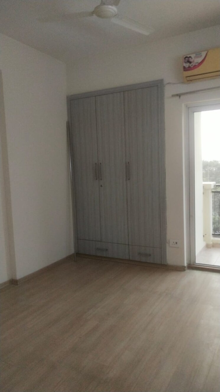 Room, moti nagar 3 Bedroom 1675 Sq.Ft. Apartment In Moti Nagar Delhi 8960540